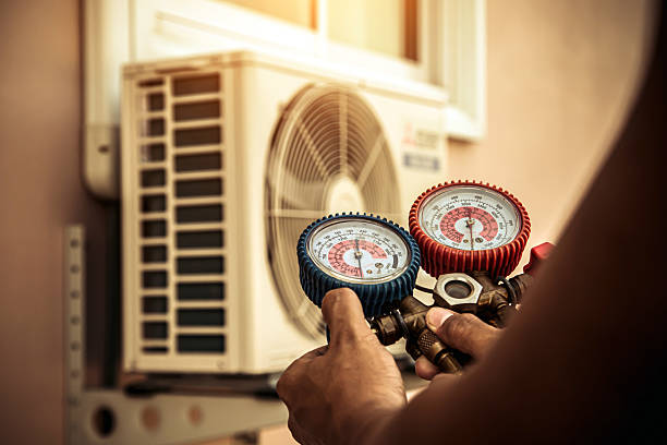 Professional Ac Installation technician working in Bluffton, IN